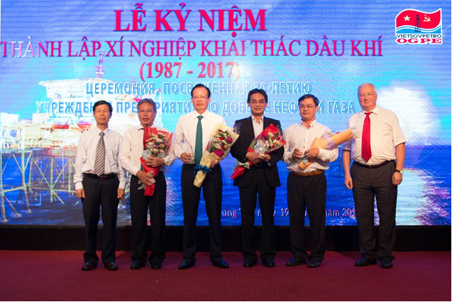 Kết quả hình ảnh cho sự kiện lễ kỷ niệm 2017