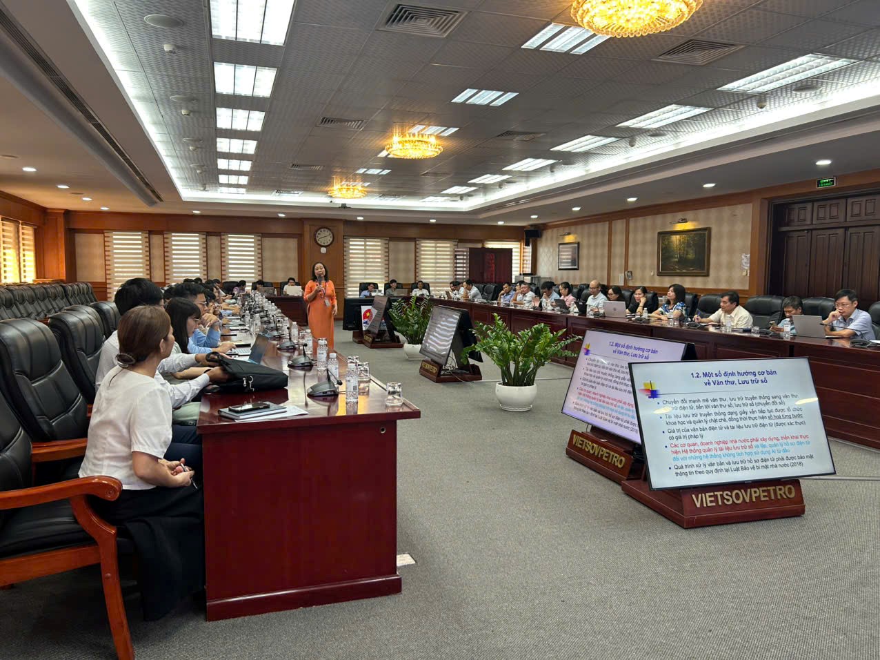 TTAT Vietsov - Trung tâm An toàn và Bảo vệ Môi trường Vietsovpetro Vietsovpetro: Tổ chức khóa đào tạo “Hướng dẫn lập và quản lý hồ sơ lưu trữ điện tử tại Vietsovpetro”